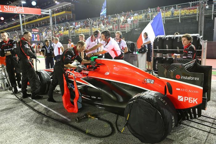 instaforex_marussia_f1_singapore_01.jpg