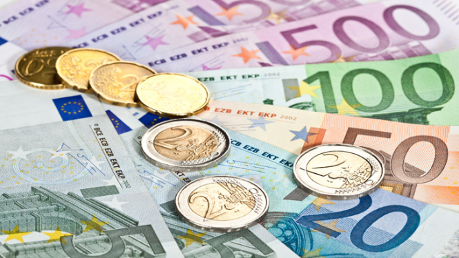 The euro will continue to fall on fears of economic growth. Dollar in stagnation