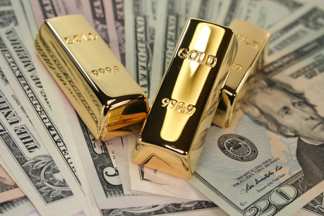 Gold vs dollar: the struggle for investors continues